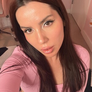 BellaBaxter video