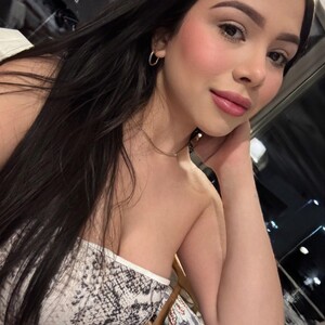 Alessiamoonn webcam livesex profile in italy cams